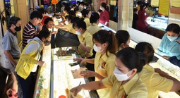 Giá vàng hôm nay 10-6: Vàng thế giới "bốc hơi" hơn 100 USD