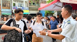 ĐHQG TPHCM trao học bổng 100% cho học sinh Phổ thông Năng khiếu