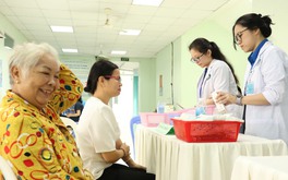 Người bệnh BHYT mua thuốc bên ngoài, bệnh viện bị trừ tiền