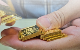 Giá vàng tăng mạnh theo đà thế giới