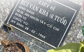 Sự thật bia mộ "liệt sĩ 6 tuổi" ở địa đạo Củ Chi