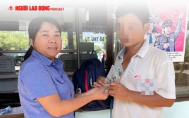Ba lô chứa hàng ngàn USD bị bỏ quên ở sân ga