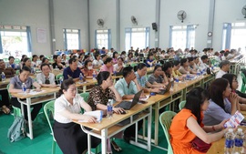 Báo Người Lao Động tổ chức bồi dưỡng kiến thức hướng nghiệp cho giáo viên tỉnh Kon Tum