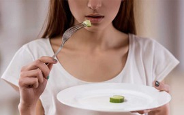 Ám ảnh ngoại hình, nữ sinh ăn kiêng đến kiệt sức