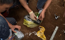 CLIP: Công an đột kích triệt phá đường dây mua bán ma túy xuyên quốc gia