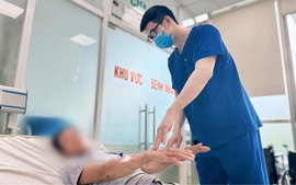 Người đàn ông nguy kịch vì sốc nhiệt khi làm việc dưới nắng nóng