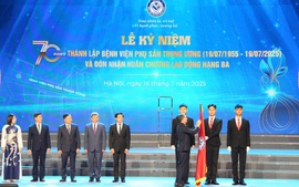 Bệnh viện Phụ sản Trung ương nhận Huân chương Lao động