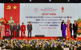 Bệnh viện 105 tuổi nhận Huân chương Lao động hạng Nhất