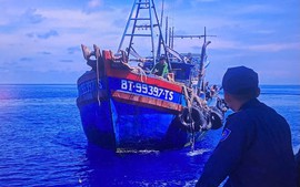 Kịp thời cấp cứu ngư dân bị tai nạn lao động trên biển