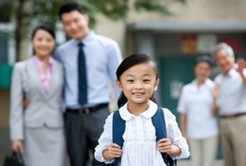 Con đến trường vẫn chạy theo cung phụng Con đến trường vẫn chạy theo cung phụng