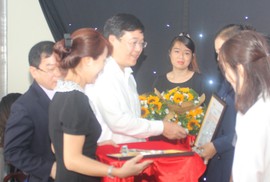 Trao 65 suất học bổng nâng bước thủ khoa Trao 65 suất học bổng nâng bước thủ khoa