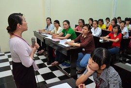 "Giành giật" giảng viên "Giành giật" giảng viên