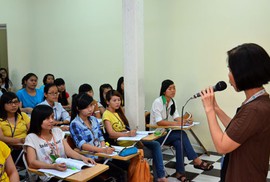 Giữ chân giảng viên không chỉ là đãi ngộ Giữ chân giảng viên không chỉ là đãi ngộ