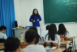 Một ngày học sinh làm... giáo viên Một ngày học sinh làm... giáo viên