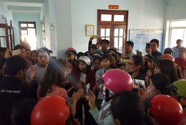 Đắk Lắk: Hàng trăm giáo viên phản đối vì bị chấm dứt hợp đồng Đắk Lắk: Hàng trăm giáo viên phản đối vì bị chấm dứt hợp đồng