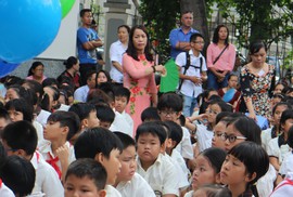 Từ vụ giáo viên quỳ gối: Tước đoạt quyền giáo dục học sinh Từ vụ giáo viên quỳ gối: Tước đoạt quyền giáo dục học sinh