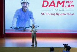 GS Trương Nguyện Thành: Phải trả giá, đánh đổi cho ước mơ GS Trương Nguyện Thành: Phải trả giá, đánh đổi cho ước mơ