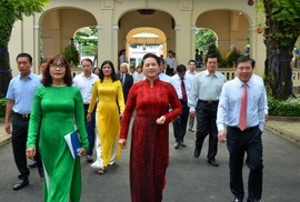 Hiệu trưởng được tuyển dụng, nên không? Hiệu trưởng được tuyển dụng, nên không?
