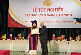Sau 3 tháng chờ đợi, sinh viên HUFLIT đã được nhận bằng tốt nghiệp Sau 3 tháng chờ đợi, sinh viên HUFLIT đã được nhận bằng tốt nghiệp