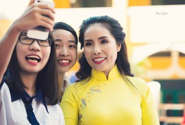 Cô hiệu trưởng phụ học sinh bán bao lì xì để khởi nghiệp Cô hiệu trưởng phụ học sinh bán bao lì xì để khởi nghiệp