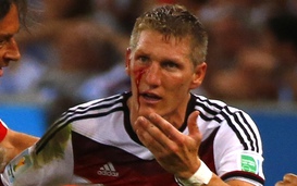 Schweinsteiger đổ máu vì chức vô địch của Đức