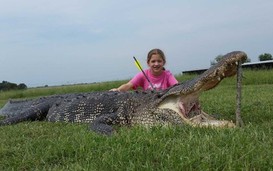 Bé gái 10 tuổi lập kỳ tích khi hạ gục con cá sấu khổng lồ