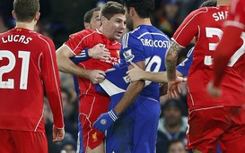 Gerrard "đấu vật" với Costa ngay trên sân