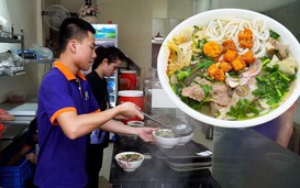 Bún bò Huế tóp mỡ cay bán 500 bát/ngày, gỏi gà măng cụt thu 100 triệu đồng/ngày