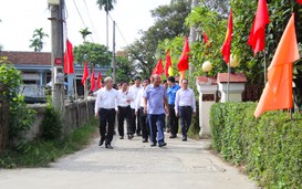 15.000 lá cờ Tổ quốc và 100 suất học bổng đến với Thừa Thiên – Huế