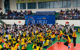 Học sinh Hà Nội hào hứng chơi bóng rổ với các cầu thủ Saigon Heat