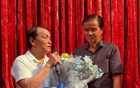 Soạn giả Hoàng Song Việt, NSƯT Võ Minh Lâm xúc động trước thành công của vở “Người ven đô”