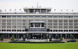 Người dân tại TP HCM đến viếng Tổng Bí thư Nguyễn Phú Trọng  đem theo CCCD
