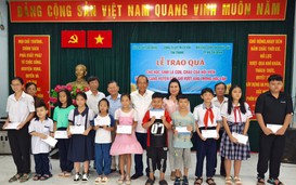 Trao học bổng hỗ trợ con, cháu hội viên Hội Cựu Công an nhân dân TP HCM