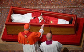 Tiết lộ những vật phẩm được an táng cùng cố Giáo hoàng Francis