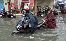 TP HCM sắp đón nhiều cơn mưa lớn, tỷ lệ kèo nhà cái hôm nay dân lưu thông dưới mưa cần chú ý gì?