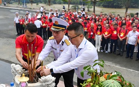 Hành trình 100 nhà báo đến với Trường Sa
