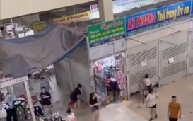 CLIP: Tiểu thương nháo nhào đóng quầy khi nghe tin lực lượng chức năng đến kiểm tra