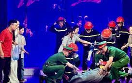 "Hoa Lửa", khi trái tim người lính cháy bằng niềm kiêu hãnh