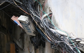 Loạt ảnh "khiếp" với ẩn họa cháy nổ tại nhiều chung cư, cư xá cũ ở TP HCM