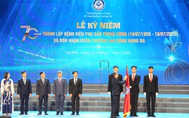 Bệnh viện Phụ sản Trung ương nhận Huân chương Lao động