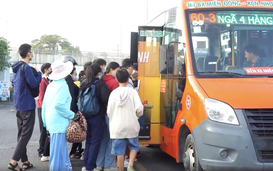 Người dân chờ đợi lâu vì tuyến xe buýt 150 cắt bỏ lộ trình và không đón, trả khách
