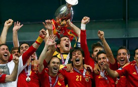 Thắng "4 sao", Tây Ban Nha đăng quang Euro 2012 với nhiều kỷ lục