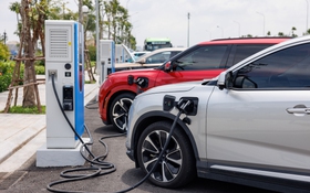 Chủ xe VinFast háo hức với hệ thống 99 siêu trạm sạc mới, thoải mái đi xa không lo điểm dừng