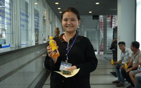 Từ giải thưởng 50 triệu đồng của cô chủ quán trẻ, cả xóm nhỏ miền Tây hào hứng thử vận may mùa hè