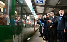 Lần đầu tiên "Chuyến tàu Hạnh phúc" lăn bánh từ ga Hà Nội vào Nam