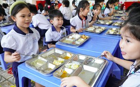 Một trường học ở TPHCM tổ chức bữa ăn bán trú trở lại sau vụ Sago Food