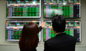 Cổ phiếu thép đạt đỉnh, sếp và người nhà chốt lời thu về tiền tỷ