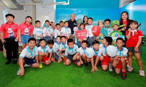 HLV Park Hang Seo tiếp tục đồng hành cùng VPMilk nâng tầm thể lực, trí lực Việt