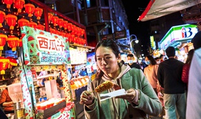 Chợ đêm Đài Loan tấp nập dù vắng bóng khách quốc tế