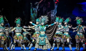 Show diễn của Trương Nghệ Mưu làm nổ cơn sốt đến Hải Nam - Trung Quốc